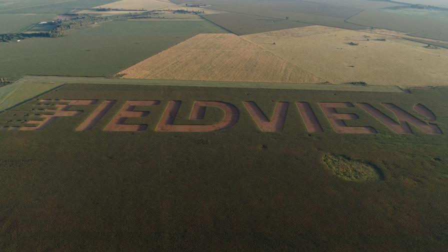 Un campo en Sudáfrica muestra el logotipo de Climate FieldView