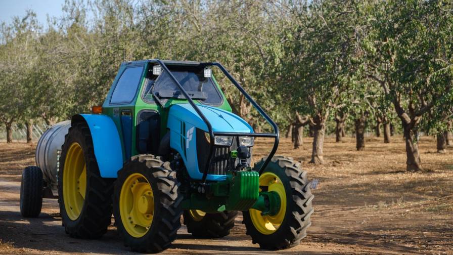 fieldin-tractor