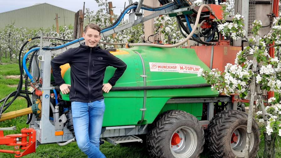 Luuk Tijssen, a student at the HAS in Den Bosch and son of a fruit grower in Altforst, has developed a calculation model to show the financial benefits of precision fruit growing at farm level.
